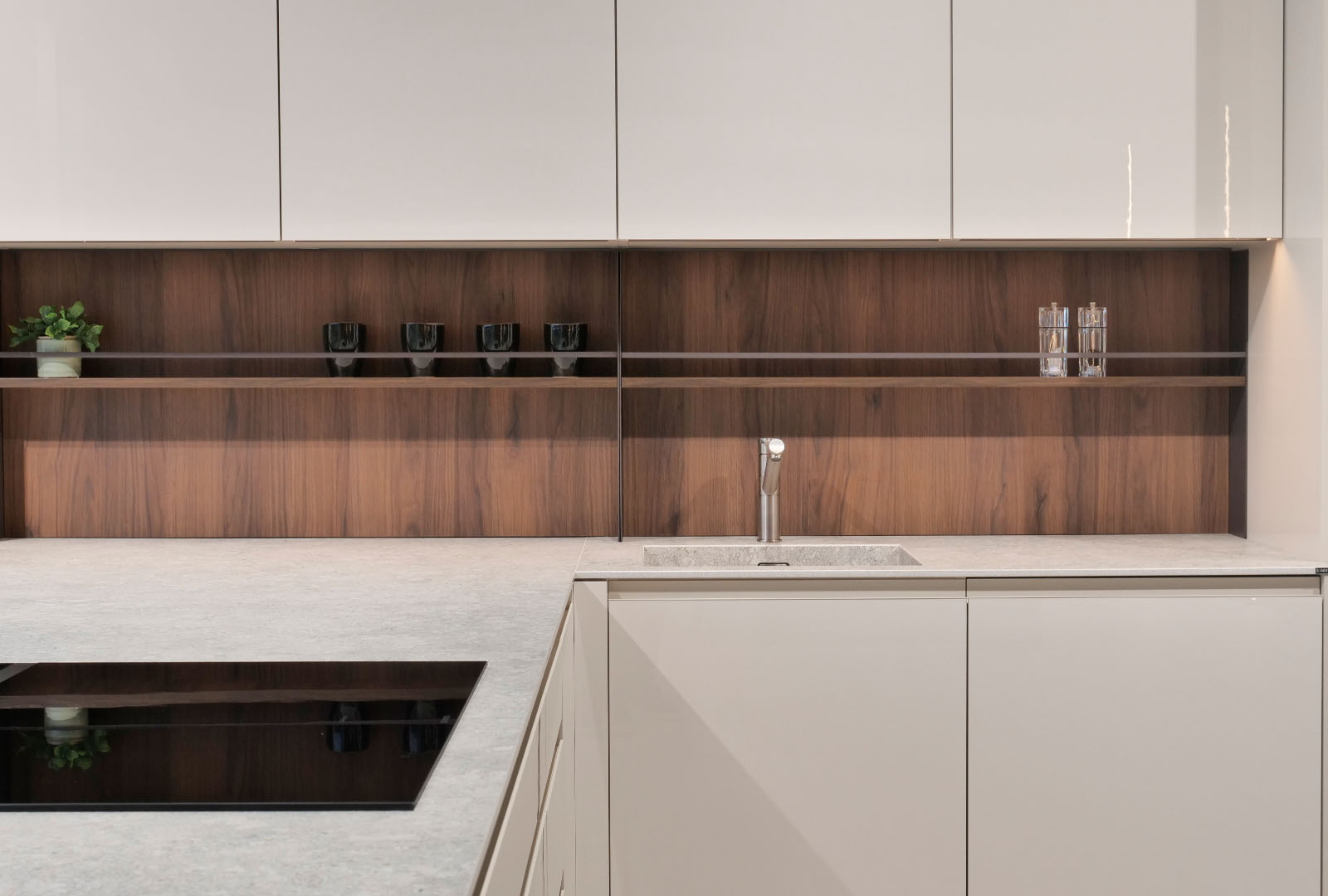 Satin_lesk_dekton_grigio_orech_warmia (8)